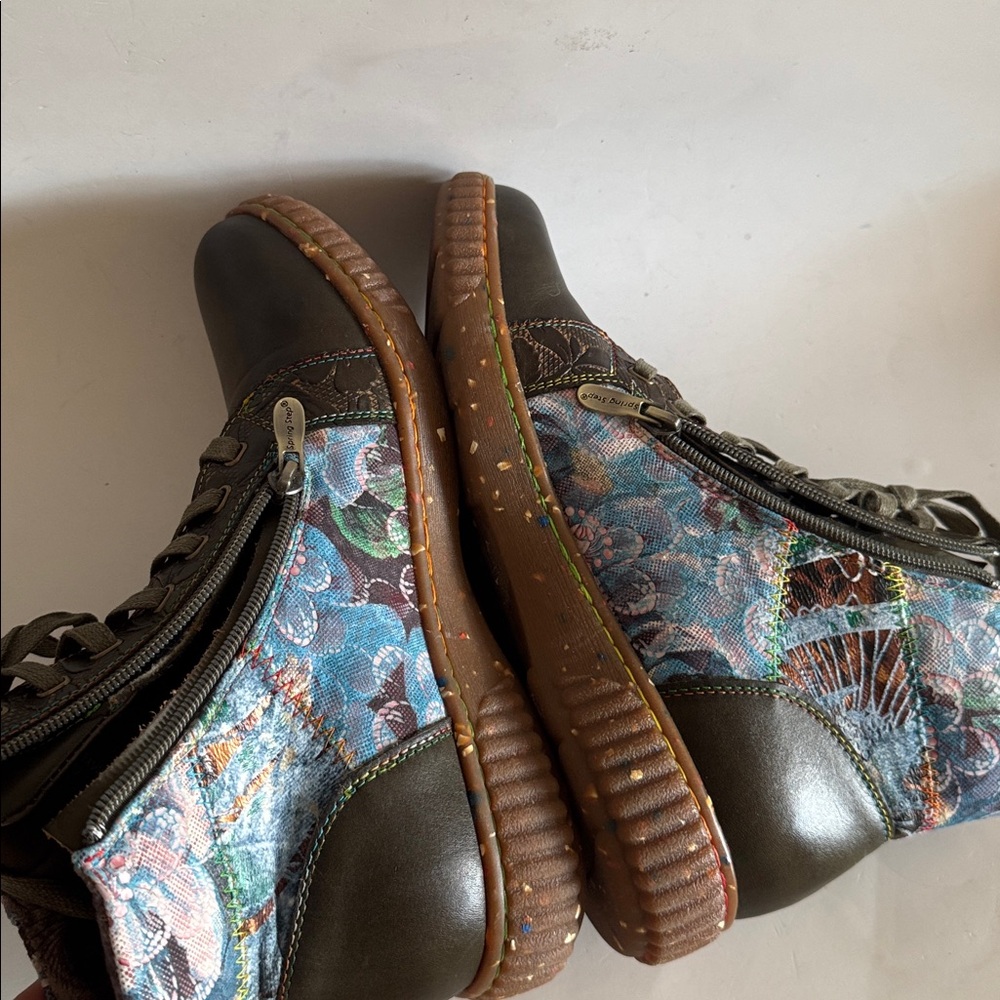L’Artiste By Spring Step Maylah OLM Olive Multi Floral Leace-up Boots size 41 EU - Picture 6 of 12